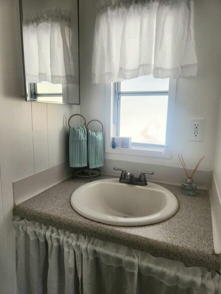 Building Photo - 922 S Sunfish Ave