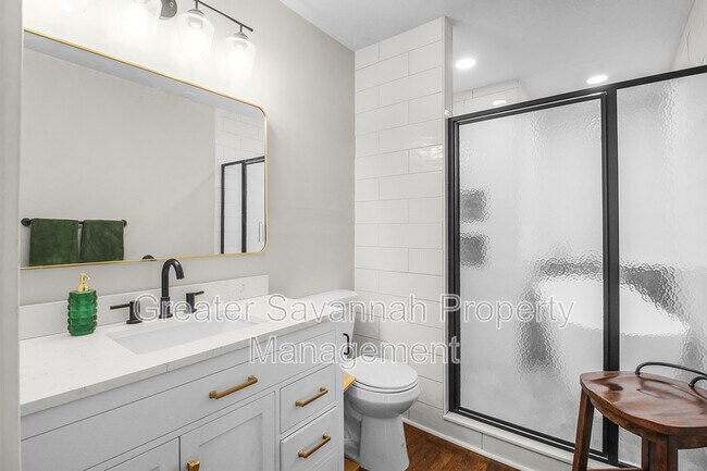 Building Photo - 712 Columbus Dr