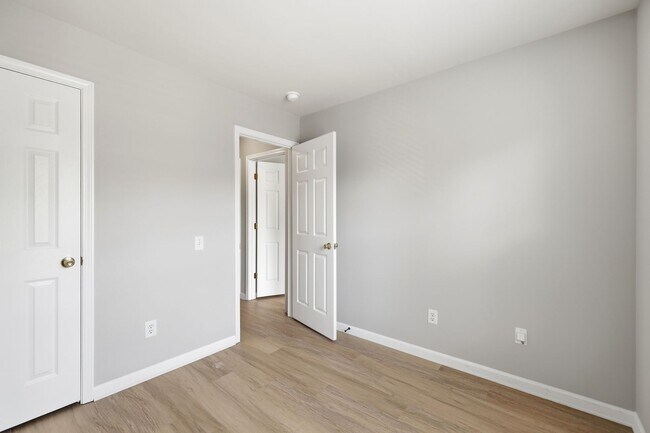 Building Photo - 3221 Mannington Dr