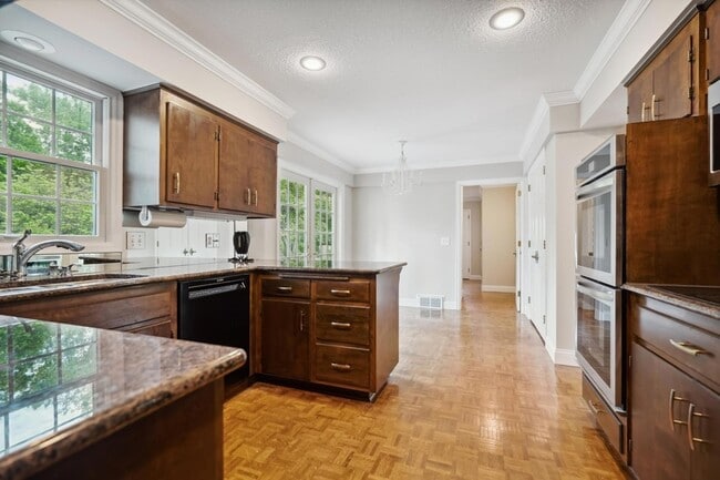 Building Photo - 5721 Londonderry Rd