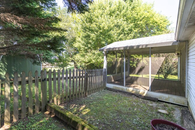 Building Photo - 7005 Buddy J Ln