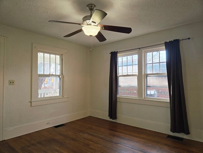 Building Photo - 12 E Chestnut St