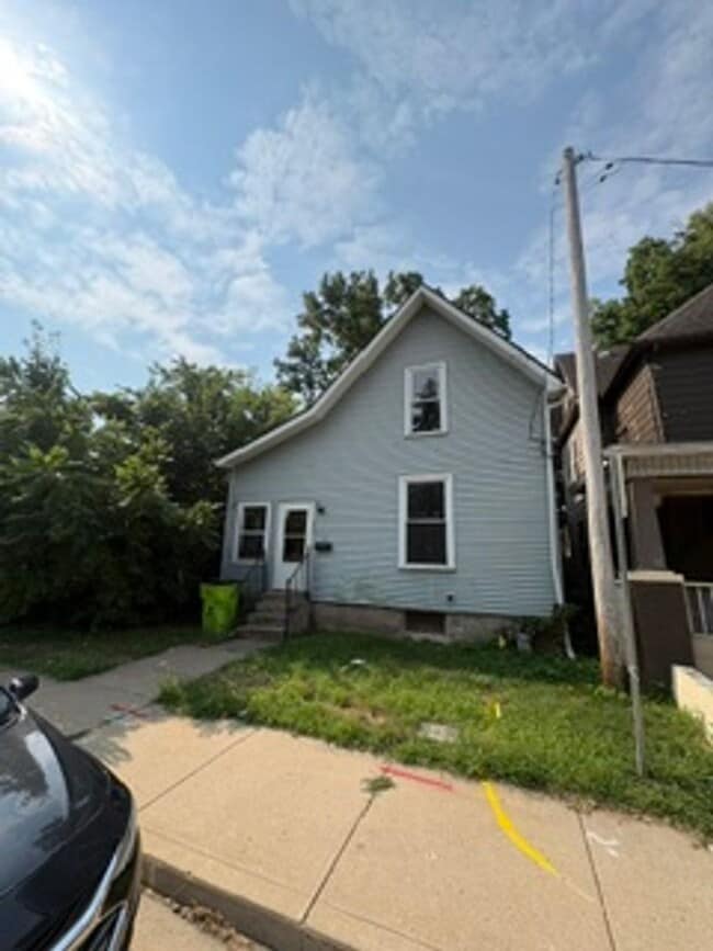 Building Photo - 4 bedroom single family home in Peoria for Rent