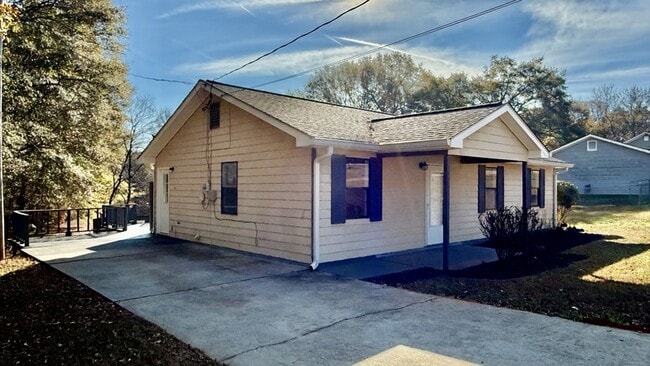 Building Photo - 110 Central Lake Dr