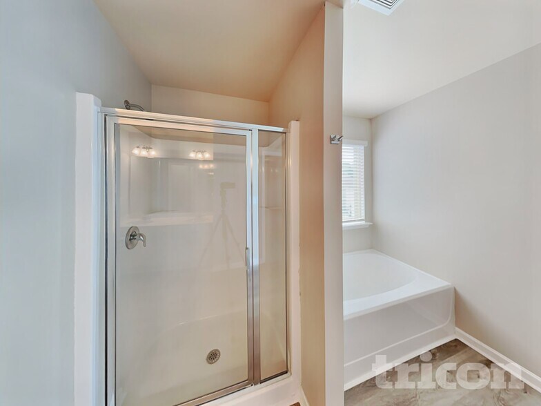 Building Photo - 207 Stillwood Dr