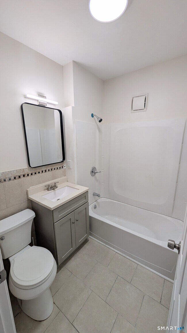 Building Photo - 15 June St