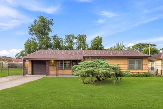 Building Photo - 8406 Highcrest Dr