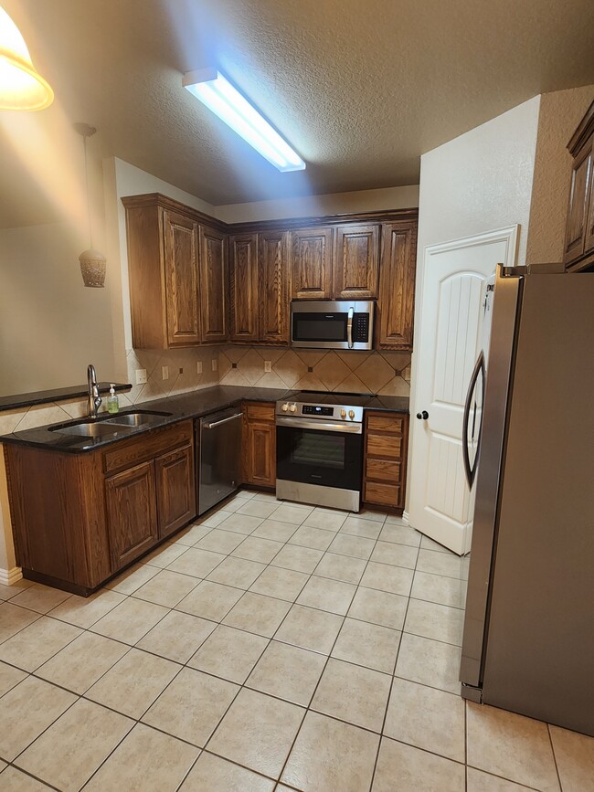 Building Photo - 437 Dunlap Ave