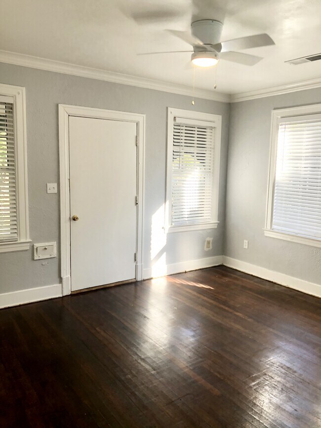 Building Photo - 743 E Parkway S