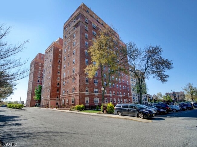Building Photo - 70 S Munn Ave