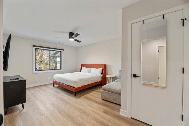 Building Photo - 7109 N Western Ave