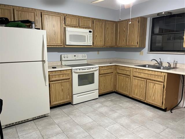 Building Photo - 2504 Tanglewood Dr