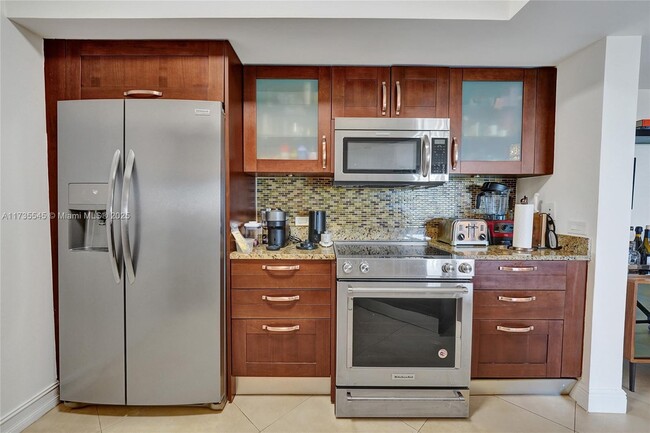 Building Photo - 20000 E Country Club Dr