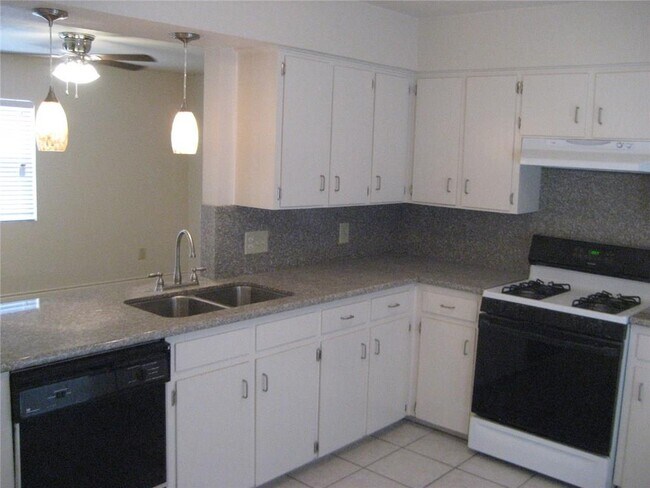 Building Photo - 10806 Lambert Cir