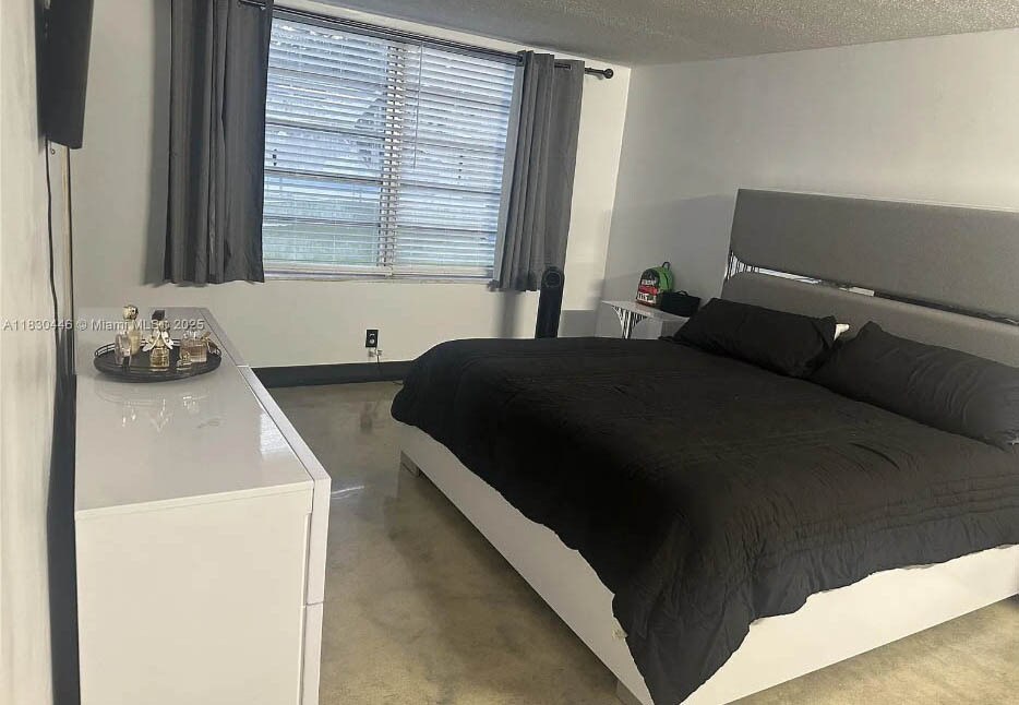 Building Photo - 1701 NE 191st St