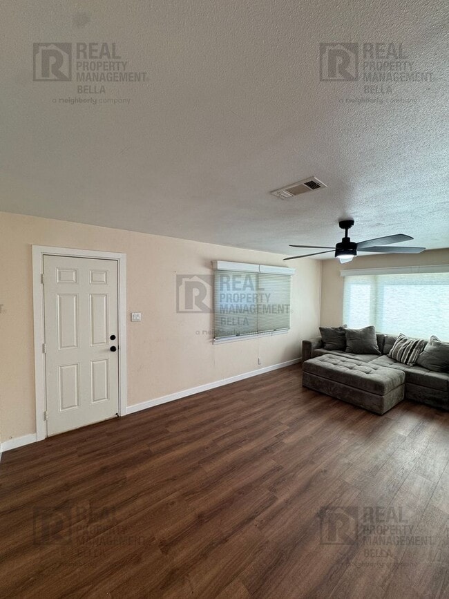 Building Photo - Charming, Updated, and Move-In Ready — A Lake Elsinore Gem!