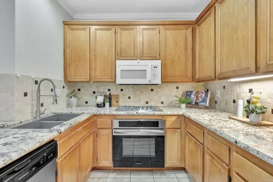 Building Photo - 2642 Bellezza Dr