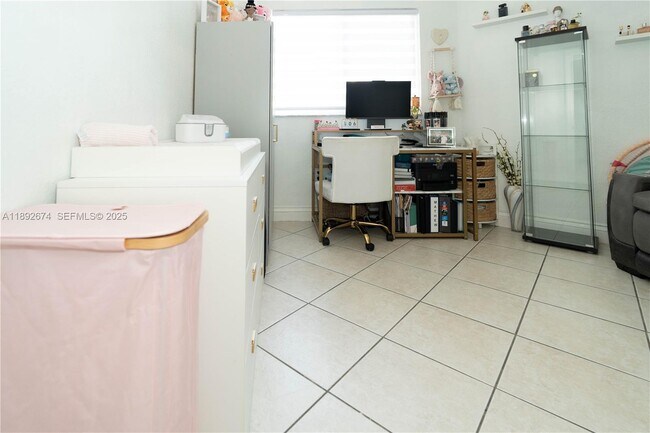 Building Photo - 298 E 3rd St