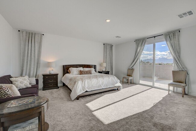 Building Photo - Modern Comfort Meets Stunning Mountain Views