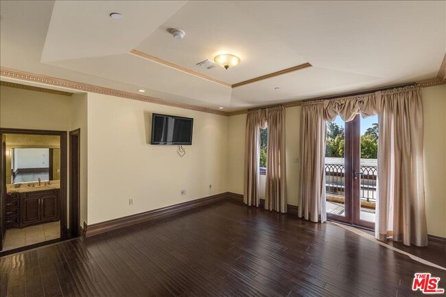 Building Photo - 617 N Alpine Dr
