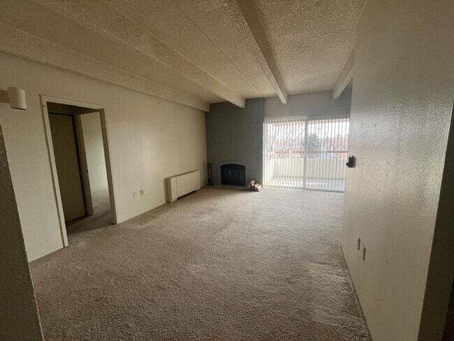Building Photo - 551 N Pearl St