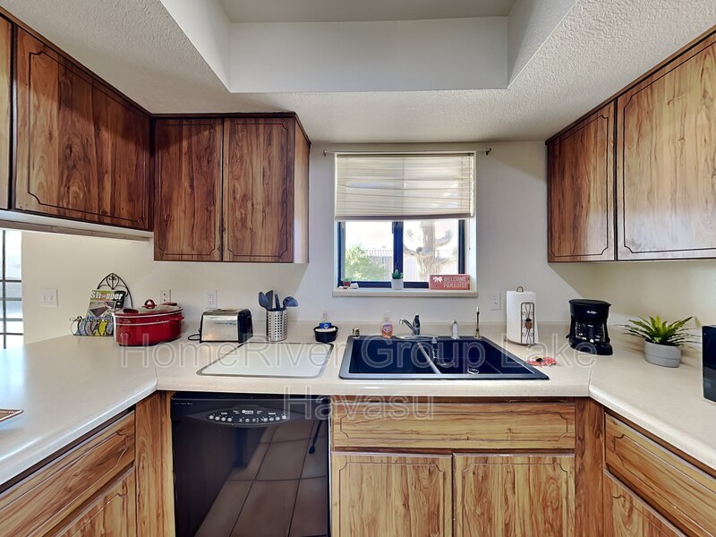 Building Photo - 2860 Edgewood Dr