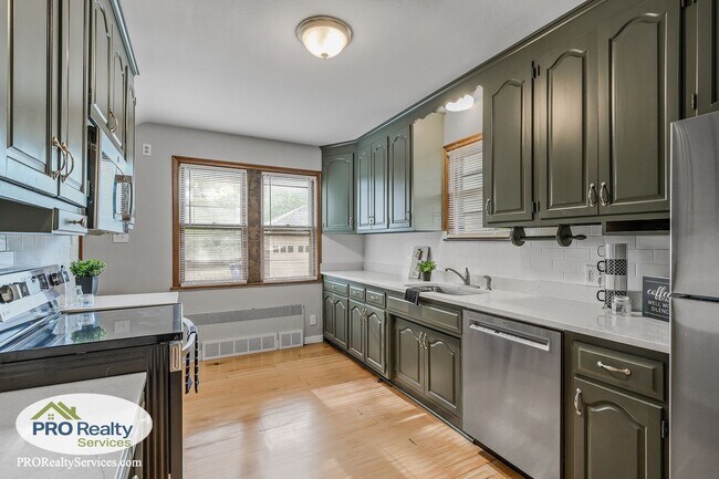 Building Photo - 3 Bedroom Home in St. Paul