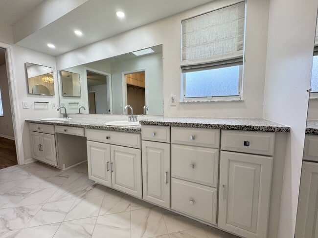 Building Photo - 8442 Eldridge Rd