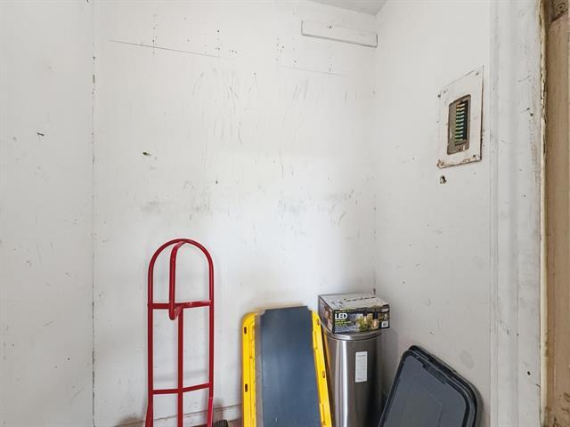 Building Photo - 2137 Lenamon Dr