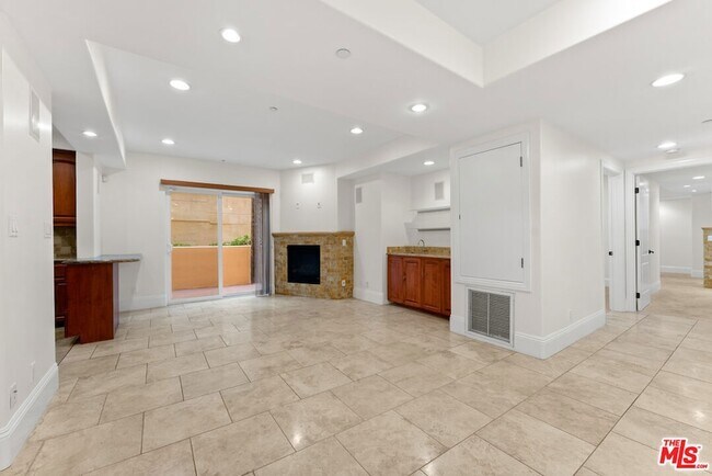 Building Photo - 16123 Sunset Blvd