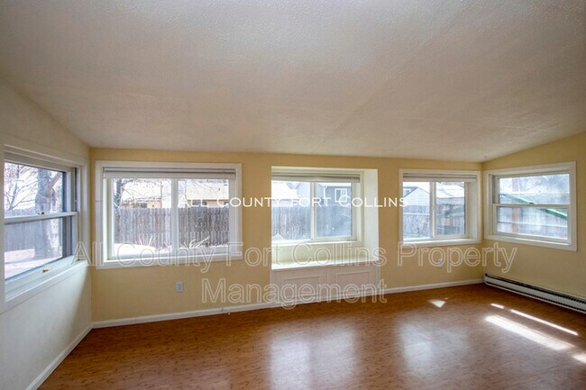 Building Photo - 2730 Hanover Dr