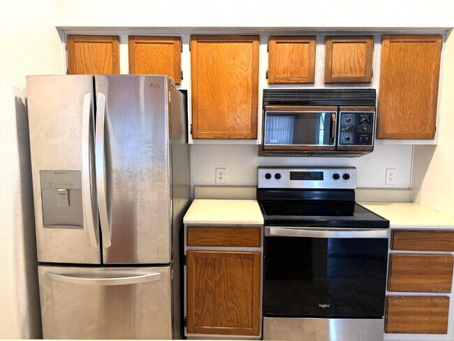 Building Photo - 2121 El Paseo St