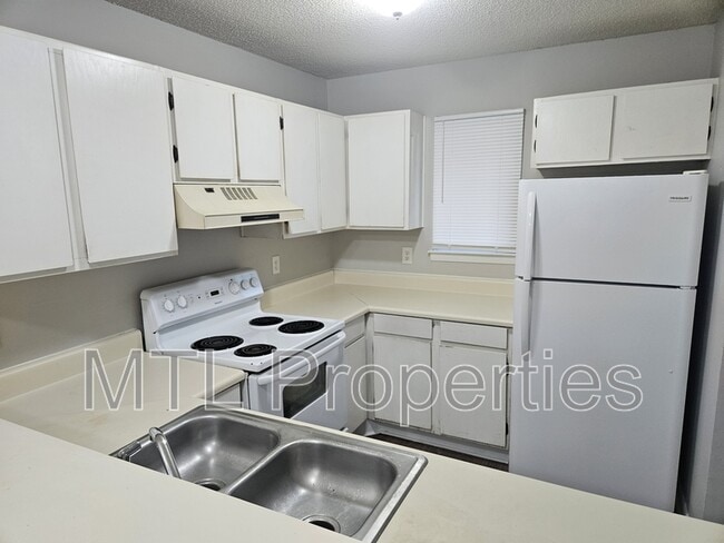 Building Photo - 1684 Eagles Pl