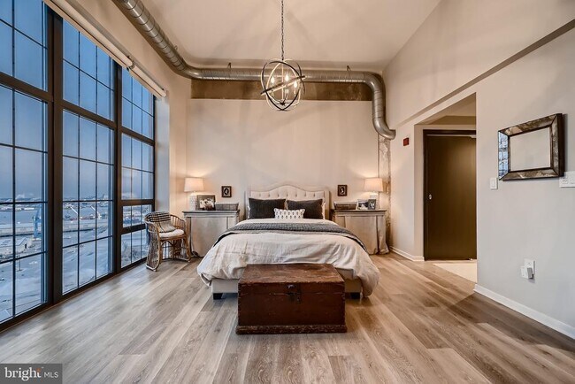 Building Photo - 1200 Steuart St