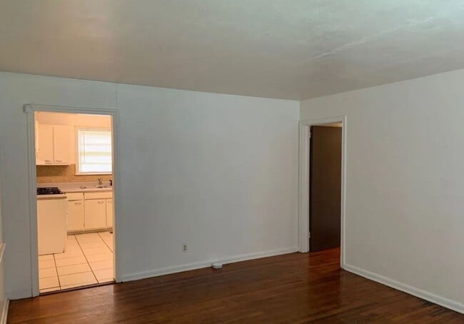 Building Photo - 1642 Sharkey St