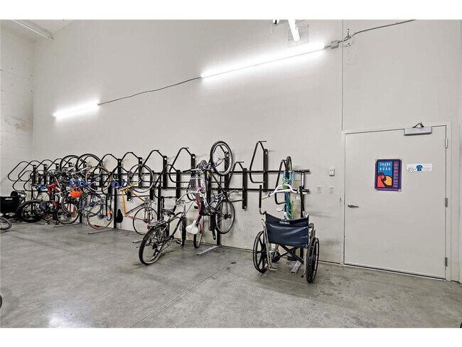 Building Photo - 2929 Chicago Ave