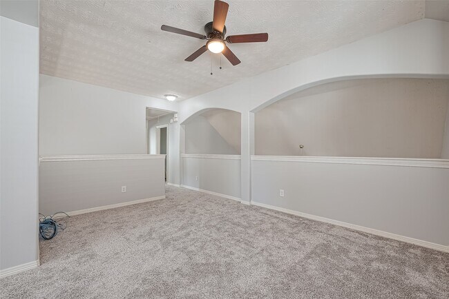 Building Photo - 2202 Highland Crossing Dr
