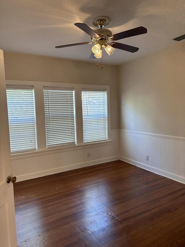 Building Photo - 229 Lakeland Dr