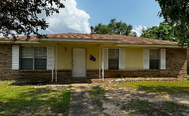 Primary Photo - 940 Pebblebrook Dr
