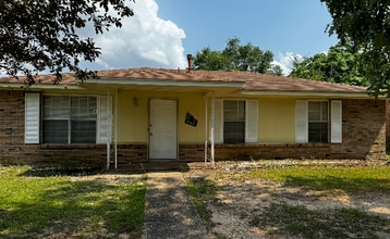 Building Photo - 940 Pebblebrook Dr