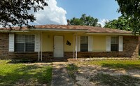 Building Photo - 940 Pebblebrook Dr