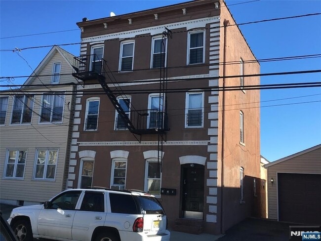 Primary Photo - 214 Farnham Ave