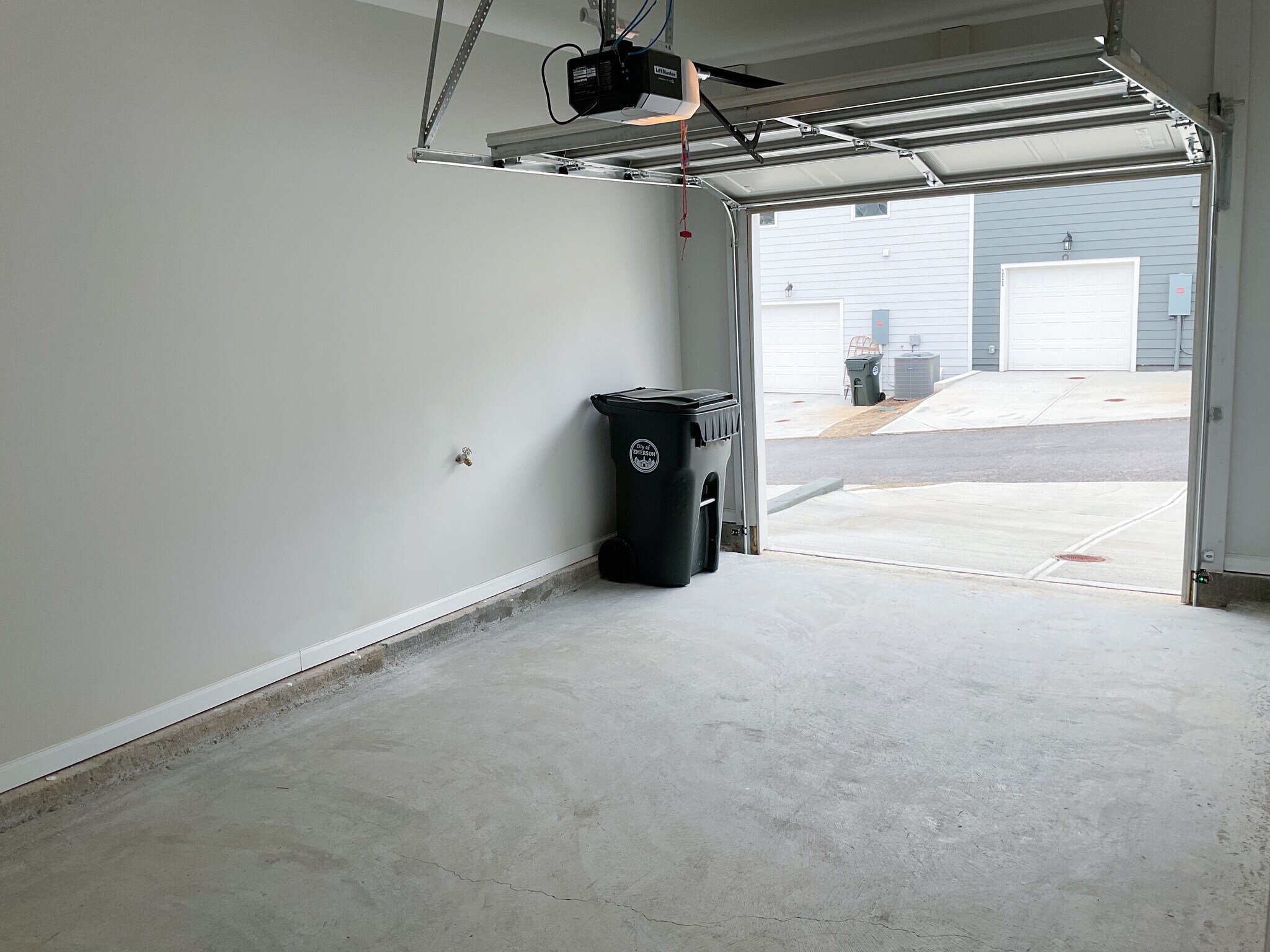 Building Photo - 493 Crown Dr