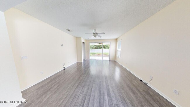 Building Photo - 15707 Lexington Park Blvd
