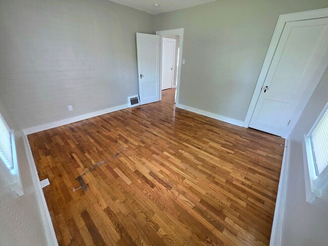 Building Photo - Charming 3 Bedroom / 1 Bath House with Ori...