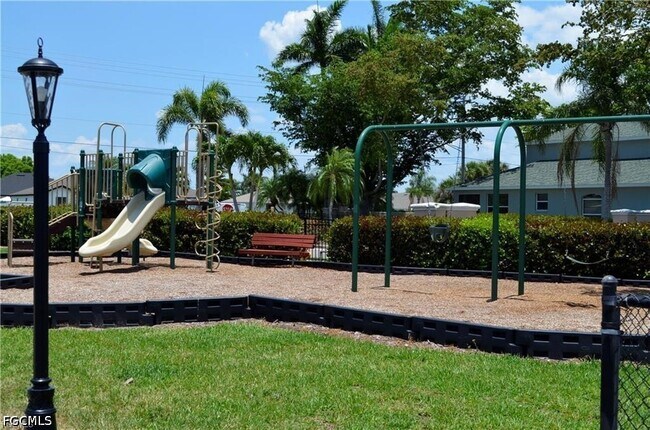 Building Photo - 1702 Emerald Cove Dr