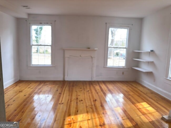 Building Photo - 6 Church St