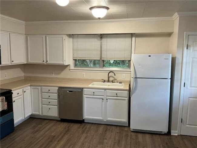 Building Photo - 3159 Dee St