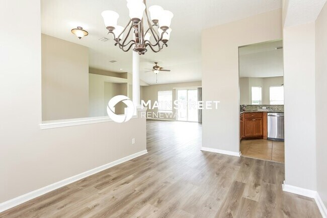 Building Photo - 4 Bedroom Pet-Friendly Home in YULEE, FL with Main Street Renewal