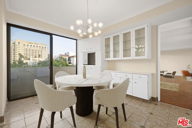 Building Photo - 325 N Oakhurst Dr